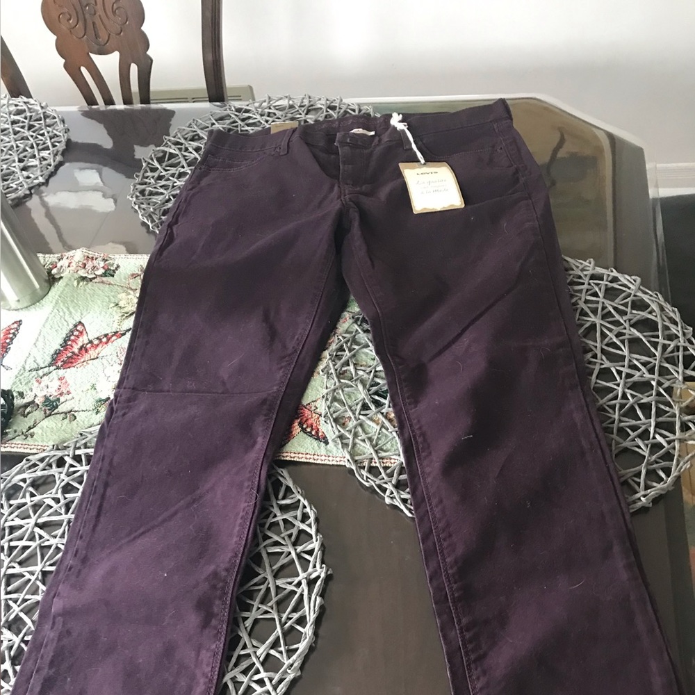 New ! Levi’s Original Jeans - Maroon Coloured - Size 13